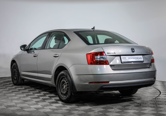 Подержанный автомобиль Skoda Octavia Liftback 2018 года (7 фото)