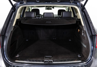 Подержанный автомобиль Volkswagen Touareg 2012 года (26 фото)