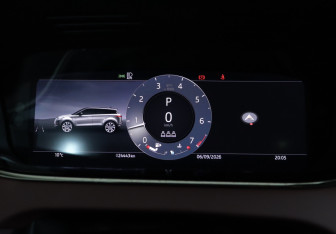 Подержанный автомобиль Land Rover Range Rover Evoque 2024 года (17 фото)