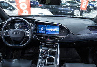 Подержанный автомобиль Geely Tugella 2023 года (14 фото)