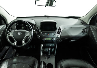 Подержанный автомобиль Hyundai ix35 2014 года (13 фото)