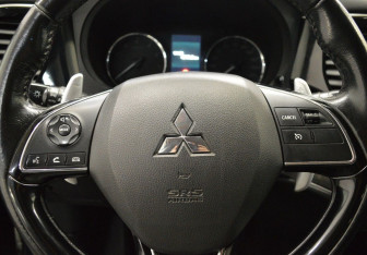 Подержанный автомобиль Mitsubishi Outlander 2015 года (15 фото)