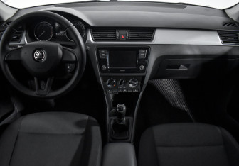Подержанный автомобиль Skoda Rapid Liftback 2018 года (15 фото)