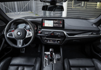 Подержанный автомобиль BMW M5 Sedan 2021 года (16 фото)