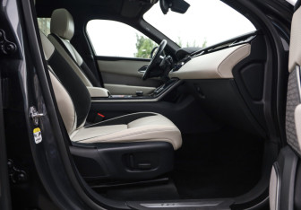 Подержанный автомобиль Land Rover Range Rover Velar 2018 года (27 фото)