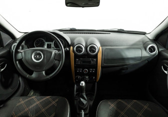 Подержанный автомобиль LADA (ВАЗ) Largus Wagon 2017 года (13 фото)