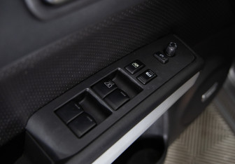 Подержанный автомобиль Nissan X-Trail 2013 года (20 фото)