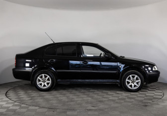 Подержанный автомобиль Skoda Octavia Liftback 2003 года (4 фото)