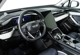 Подержанный автомобиль Geely Atlas 2024 года (11 фото)