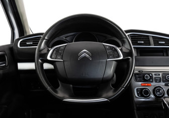 Подержанный автомобиль Citroen C4 Sedan 2018 года (11 фото)