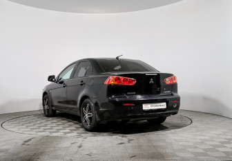 Подержанный автомобиль Mitsubishi Lancer Sedan 2009 года (7 фото)