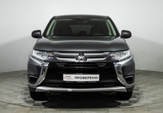 Подержанный автомобиль Mitsubishi Outlander 2018 года (2 фото)