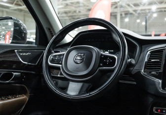 Подержанный автомобиль Volvo XC90 2018 года (19 фото)