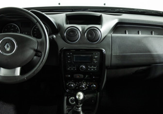 Подержанный автомобиль Renault Duster 2013 года (14 фото)