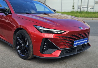 Подержанный автомобиль Changan UNI-V 2024 года (7 фото)