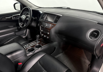 Подержанный автомобиль Nissan Pathfinder 2015 года (15 фото)