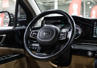 Подержанный автомобиль Kia Carnival 2021 года (22 фото)