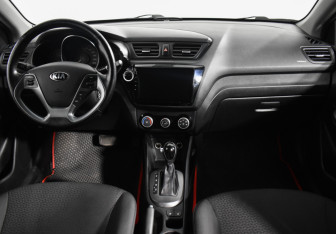 Подержанный автомобиль Kia Rio Sedan 2015 года (15 фото)