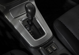 Подержанный автомобиль Nissan Tiida Hatchback 2015 года (16 фото)