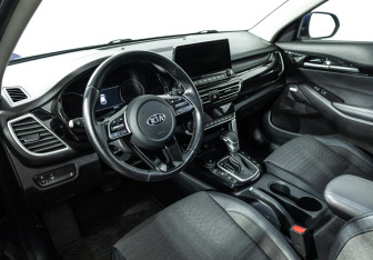 Подержанный автомобиль Kia Seltos 2020 года (11 фото)