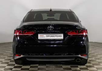 Подержанный автомобиль Toyota Camry Sedan 2018 года (12 фото)