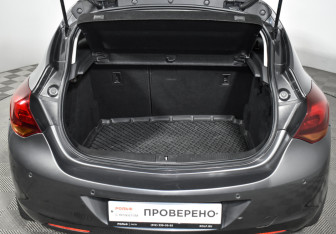 Подержанный автомобиль Opel Astra Hatchback 2012 года (18 фото)