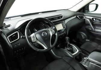 Подержанный автомобиль Nissan X-Trail 2018 года (11 фото)