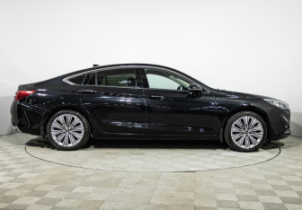 Подержанный автомобиль Hongqi H5 2022 года (4 фото)