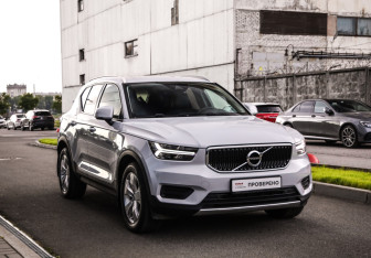 Подержанный автомобиль Volvo XC40 2019 года (5 фото)