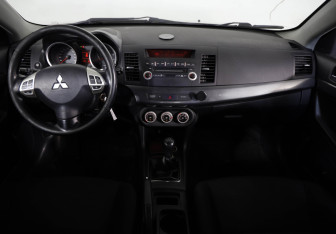Подержанный автомобиль Mitsubishi Lancer Sedan 2008 года (9 фото)