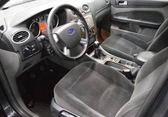 Подержанный автомобиль Ford Focus Sedan 2008 года (10 фото)