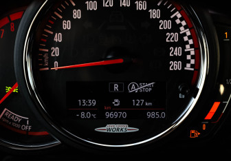 Подержанный автомобиль MINI Hatch 2020 года (29 фото)