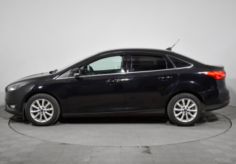 Подержанный автомобиль Ford Focus Sedan 2017 года (8 фото)