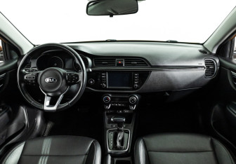 Подержанный автомобиль Kia Rio Hatchback 2019 года (13 фото)