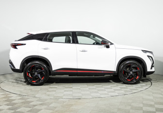 Подержанный автомобиль Omoda C5 2024 года (4 фото)