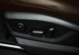 Подержанный автомобиль Audi Q7 2015 года (28 фото)