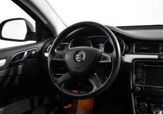 Подержанный автомобиль Skoda Superb Liftback 2015 года (15 фото)