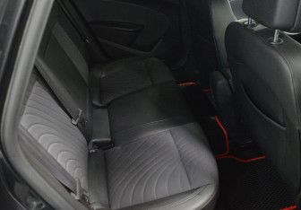 Подержанный автомобиль Opel Astra Sedan 2014 года (13 фото)