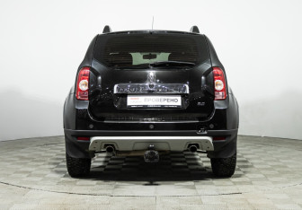 Подержанный автомобиль Renault Duster 2013 года (6 фото)