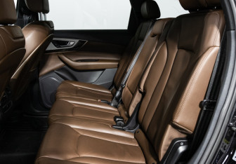 Подержанный автомобиль Audi Q7 2019 года (10 фото)