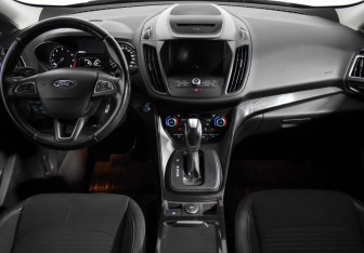 Подержанный автомобиль Ford Kuga 2017 года (12 фото)