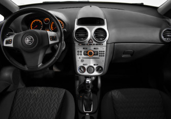 Подержанный автомобиль Opel Corsa 2013 года (13 фото)