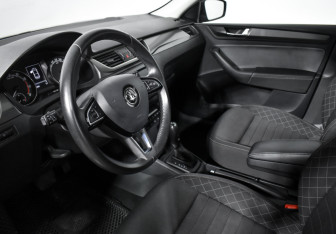 Подержанный автомобиль Skoda Rapid Liftback 2017 года (9 фото)