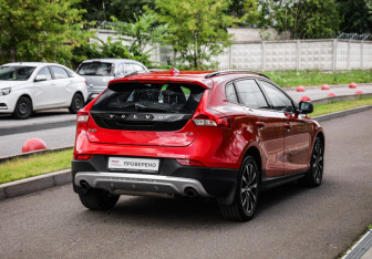 Подержанный автомобиль Volvo V40 Cross Country 2019 года (6 фото)
