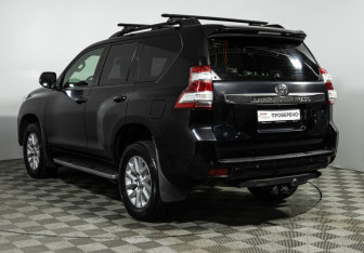 Подержанный автомобиль Toyota Land Cruiser Prado 2014 года (7 фото)