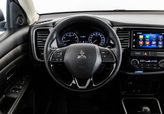 Подержанный автомобиль Mitsubishi Outlander 2018 года (11 фото)