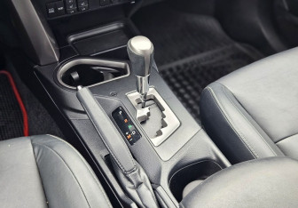 Подержанный автомобиль Toyota RAV4 2017 года (14 фото)