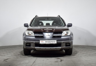 Подержанный автомобиль Mitsubishi Outlander 2006 года (2 фото)