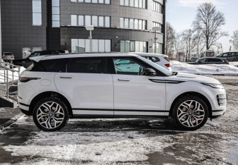 Подержанный автомобиль Land Rover Range Rover Evoque 2024 года (6 фото)