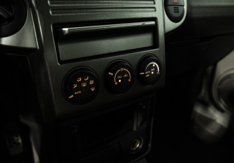 Подержанный автомобиль Nissan X-Trail 2005 года (16 фото)